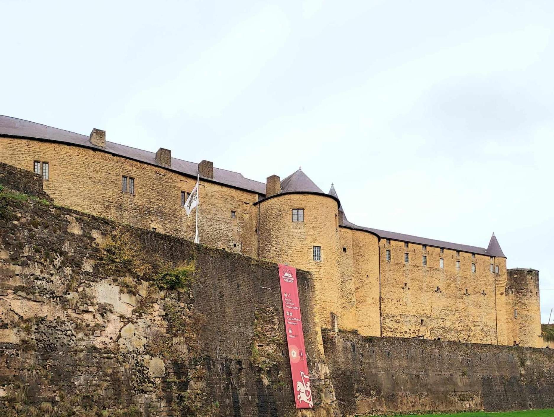 L'Elegant Des Remparts, Vue Sur Chateau Fort Седан Екстер'єр фото